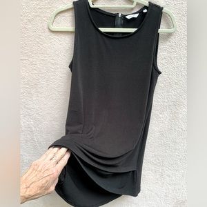 Reitman’s black sleeveless tiered hem tank Size Small